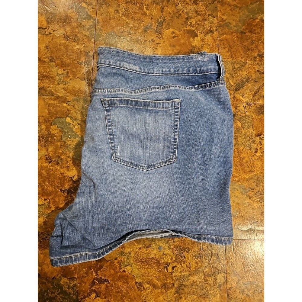 Torrid Denim Jean Shorts Women's Size 22 Mid Rise Vintage Stretch bermuda (1068)